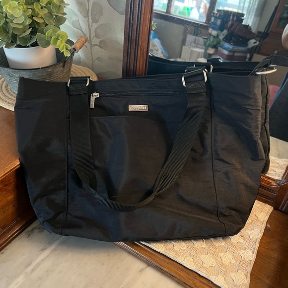 BAGGALLINI Classic Nylon Essentials Work Bag Tote Black with Silver Logo - Picture 1 of 6